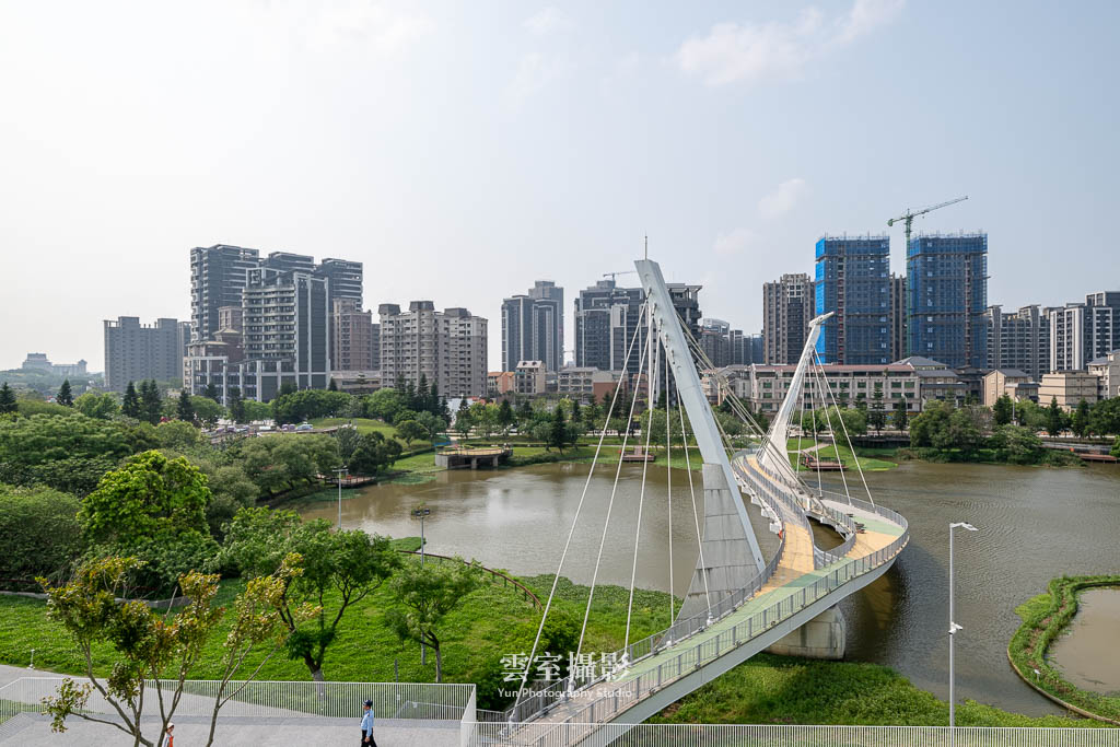 戶外坡道俯瞰青塘園景觀